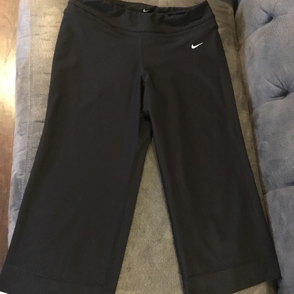 ✨Cropped Nike pants ✨